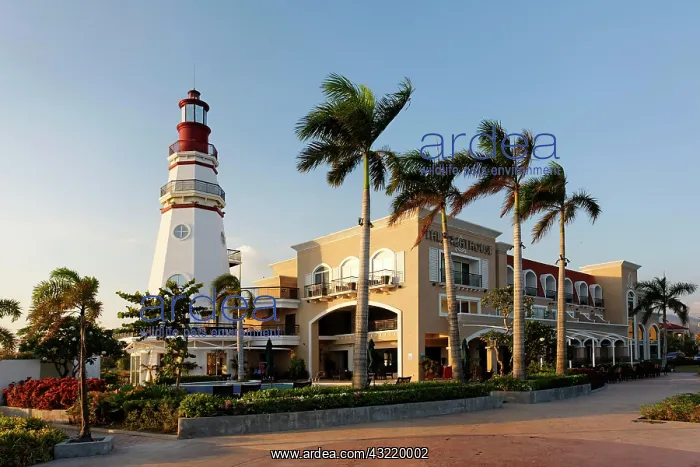 : The Lighthouse Hotel, restaurant, palm trees, Olongapo : The Lighthouse Hotel, restaurant, palm trees, Olongapo