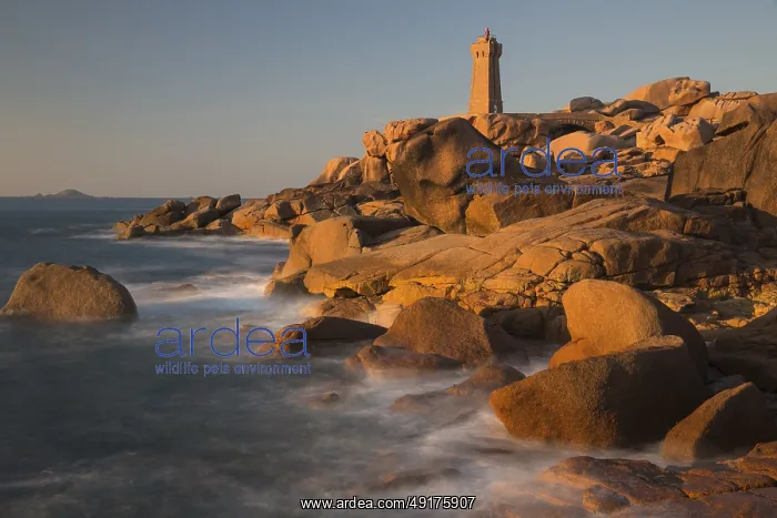 : Lighthouse Mean Ruz at Ploumanac'h : Lighthouse Mean Ruz at Ploumanac'h