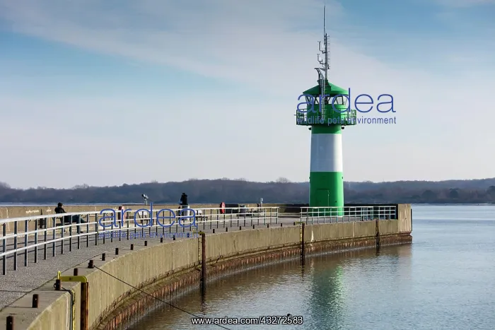 : Lighthouse, Travem&, x2e925b20;L&, x22963aec; L&, x22963ae0;Bay : Lighthouse, Travem&, x2e925b20;L&, x22963aec; L&, x22963ae0;Bay