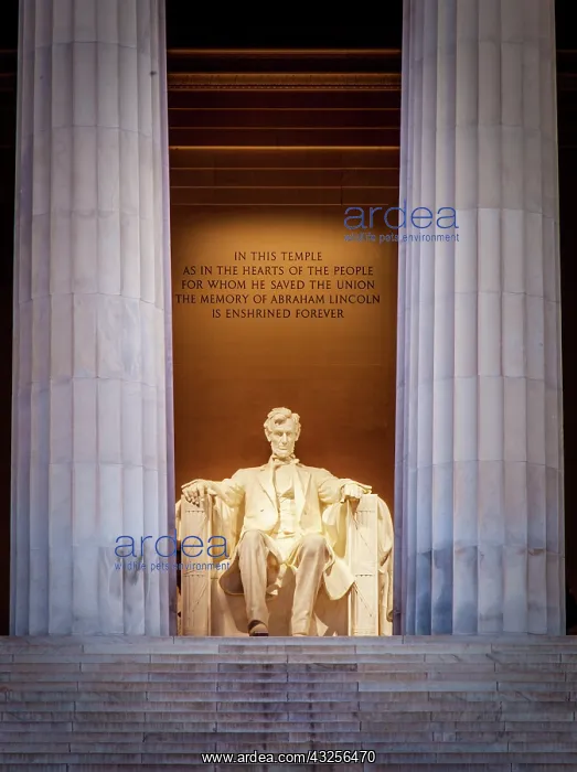  : The Lincoln Memorial, Washington DC, USA