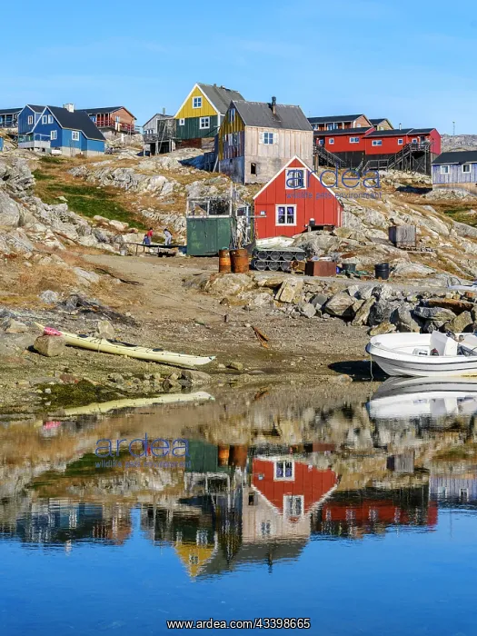 : Little Inuit village Tinit (Tiilerilaaq) at the : Little Inuit village Tinit (Tiilerilaaq) at the