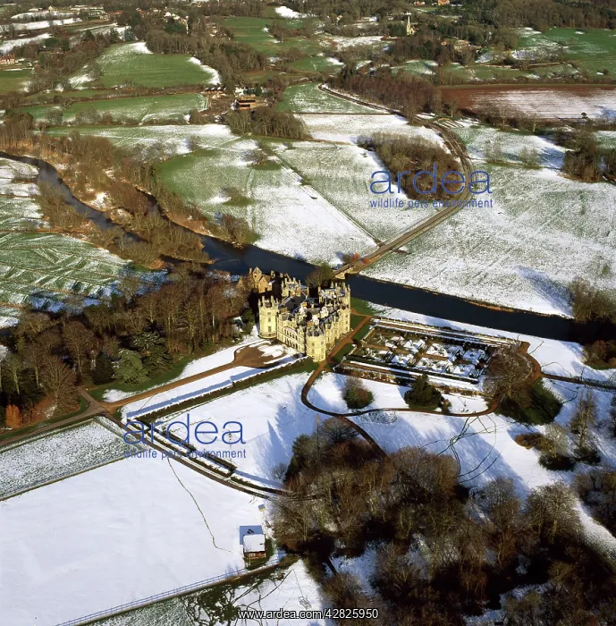 : Longford Castle in snow, south of Salisbury, Wiltshire : Longford Castle in snow, south of Salisbury, Wiltshire
