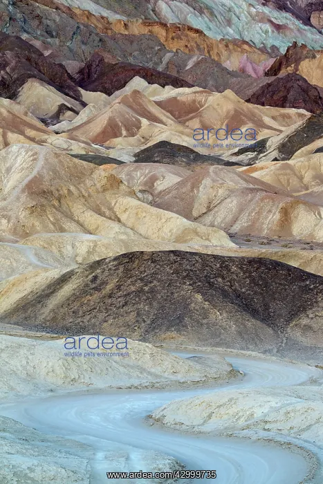 : Loop road through the otherwordly badlands of Twenty : Loop road through the otherwordly badlands of Twenty
