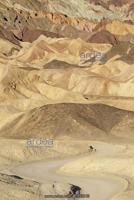 : Loop road through the otherwordly badlands of Twenty : Loop road through the otherwordly badlands of Twenty