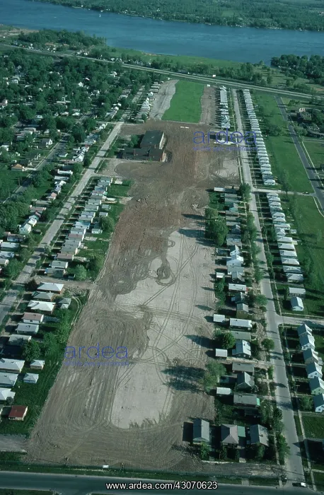 : Love Canal : Love Canal