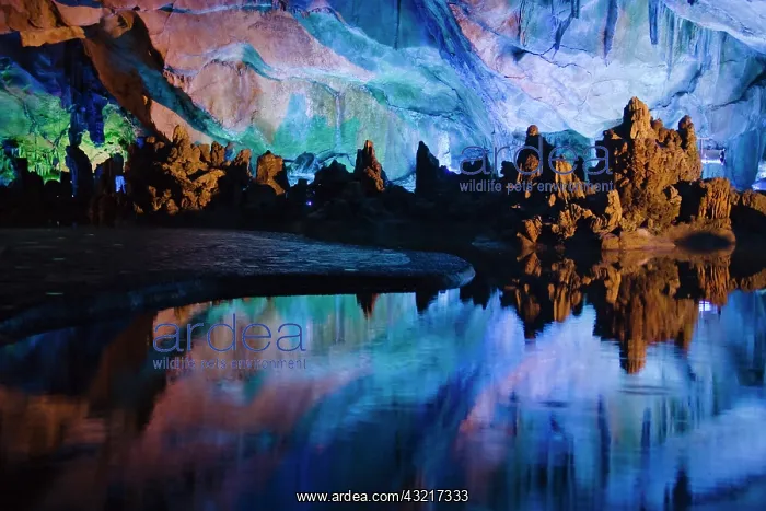 : Ludi (Reed Flute) Cave, limestone cave formation : Ludi (Reed Flute) Cave, limestone cave formation