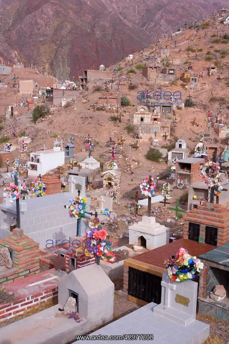 : Maimara Cemetery - maintained by Quechua farmers : Maimara Cemetery - maintained by Quechua farmers