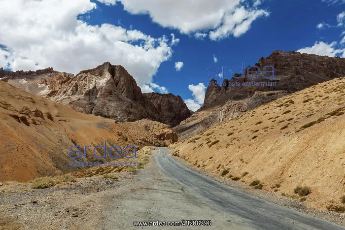 : Manali-Leh road to Ladakh in Indian Himalayas. L : Manali-Leh road to Ladakh in Indian Himalayas. L