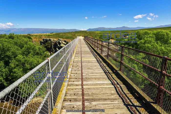 : The Manuherikia River bridge on the Otago Central : The Manuherikia River bridge on the Otago Central