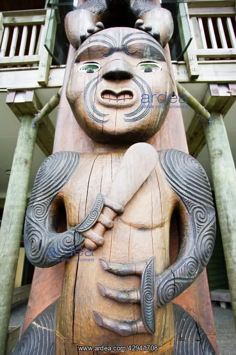 : Maori totem - carving : Maori totem - carving