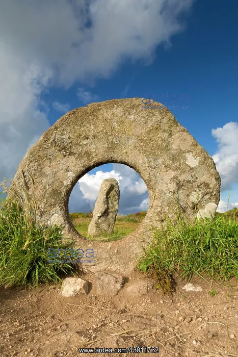: Men-an Tol - Holed Stone : Men-an Tol - Holed Stone
