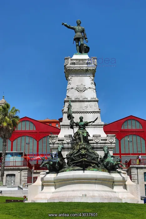 : The Mercado Ferreira Borges or Old Market with the : The Mercado Ferreira Borges or Old Market with the