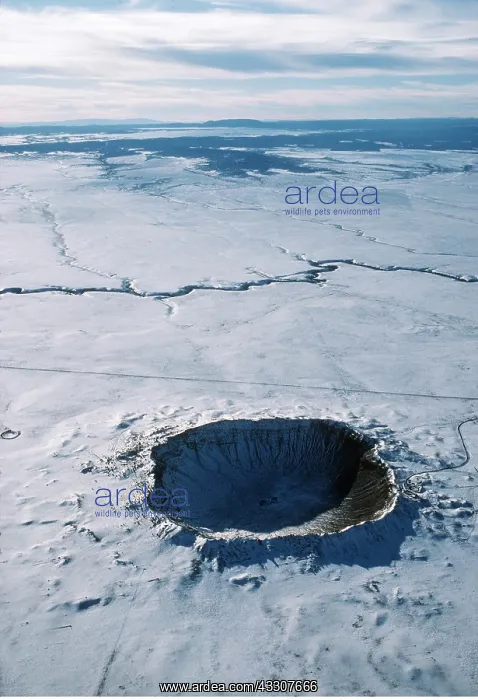: METEOR CRATER - aerial view : METEOR CRATER - aerial view