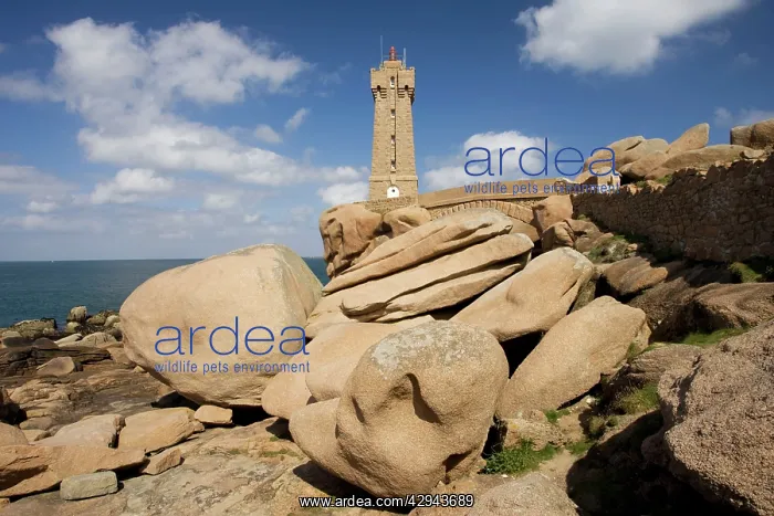 : Min Ruz lighthouse phare Ploumanac'h Pink Granite Rose coast : Min Ruz lighthouse phare Ploumanac'h Pink Granite Rose coast