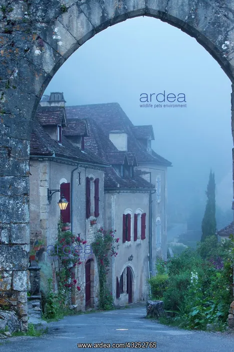 : Misty dawn at the entry gate to Saint Cirq : Misty dawn at the entry gate to Saint Cirq
