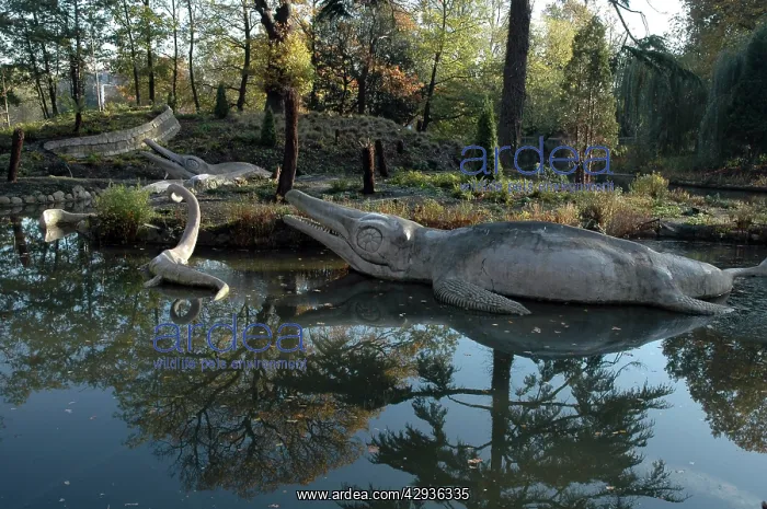 : Model dinosaurs, Crystal Palace, London. World's : Model dinosaurs, Crystal Palace, London. World's