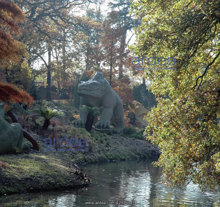 : Model dinosaurs, Crystal Palace, London. World's : Model dinosaurs, Crystal Palace, London. World's