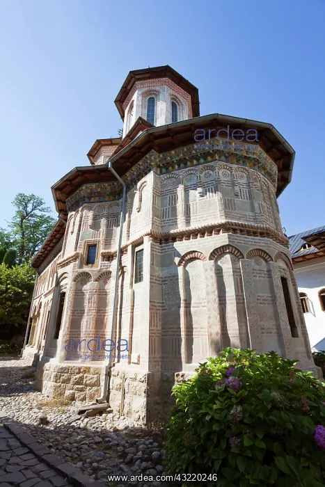  : Monastery Manastirea dintr-un Lemn, a garden