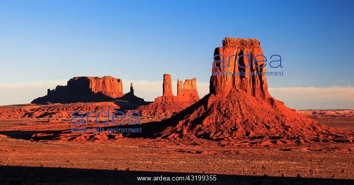 : Monument Valley, view near Artists Point, Table : Monument Valley, view near Artists Point, Table
