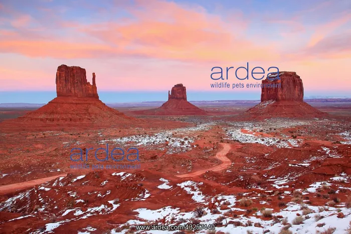: Monument Valley in Winter, Stone Monolith, Mitten : Monument Valley in Winter, Stone Monolith, Mitten