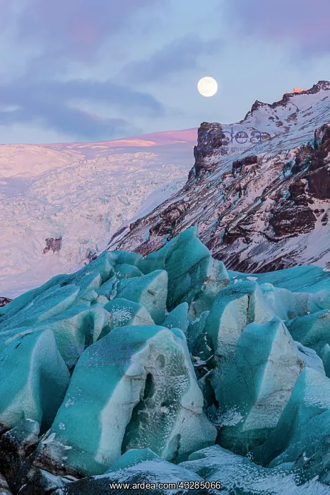 : Full moon over Svinafellsj&, x1abd6c;l, Skaftafell : Full moon over Svinafellsj&, x1abd6c;l, Skaftafell