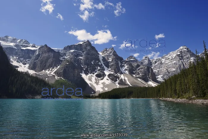 : Moraine Lake and mountains of the Valley of the Ten Peaks : Moraine Lake and mountains of the Valley of the Ten Peaks