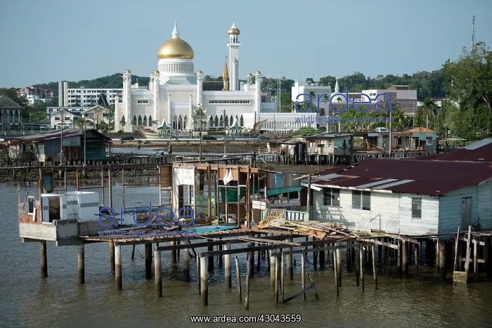 : Mosque by river Opulent Sultan Omar Ali Saifuddien : Mosque by river Opulent Sultan Omar Ali Saifuddien