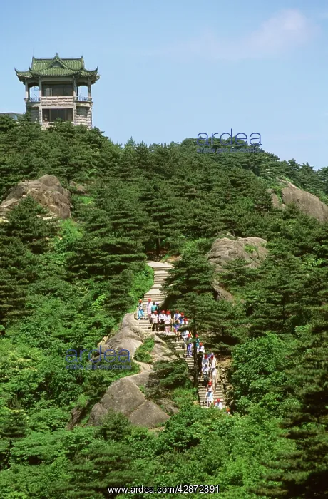 : Mount Huangshan 'The Yellow MountainsI Anhui Province : Mount Huangshan 'The Yellow MountainsI Anhui Province