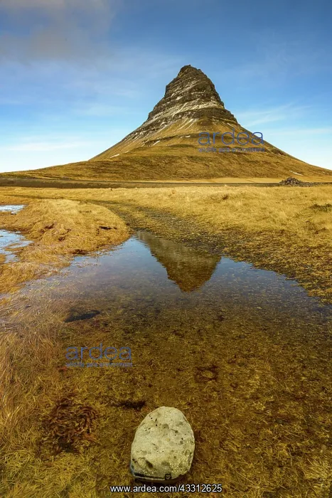 : Mount Kirkjufell, Grundarfjordur, Snaefellsnes Peninsula : Mount Kirkjufell, Grundarfjordur, Snaefellsnes Peninsula