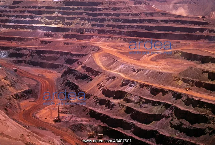: Mount Newman iron mine on Mount Whaleback : Mount Newman iron mine on Mount Whaleback