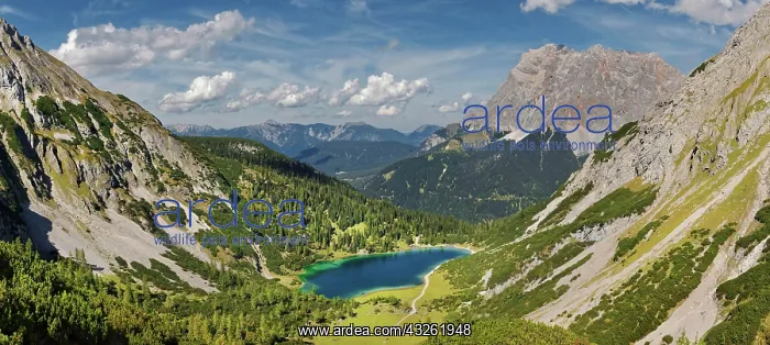 : Mountain panorama with Seebensee and Wetterstein : Mountain panorama with Seebensee and Wetterstein