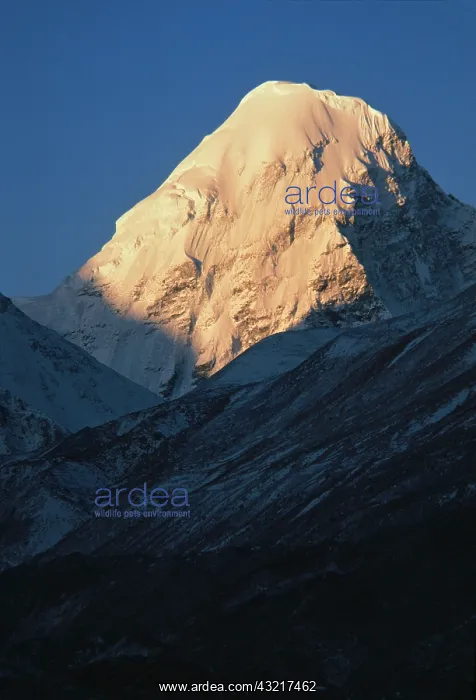 : Mountain peak in Rongbuk Glacier en route : Mountain peak in Rongbuk Glacier en route