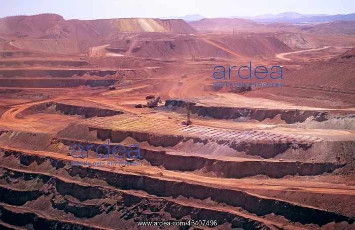 : Mt Newman iron mine on Mt Whaleback Worldos largest : Mt Newman iron mine on Mt Whaleback Worldos largest