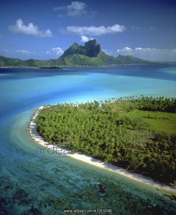 : Mt. Otemanu, Bora Bora, French Polynesia : Mt. Otemanu, Bora Bora, French Polynesia