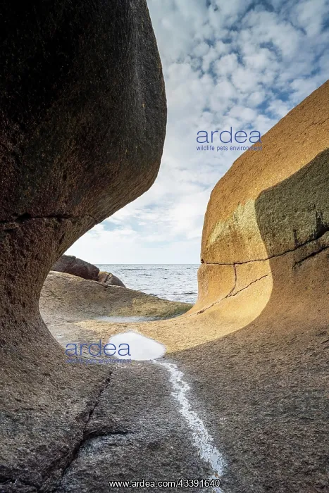 : Nesv gh lo rock formation, cave on the coast, Sokndal : Nesv gh lo rock formation, cave on the coast, Sokndal