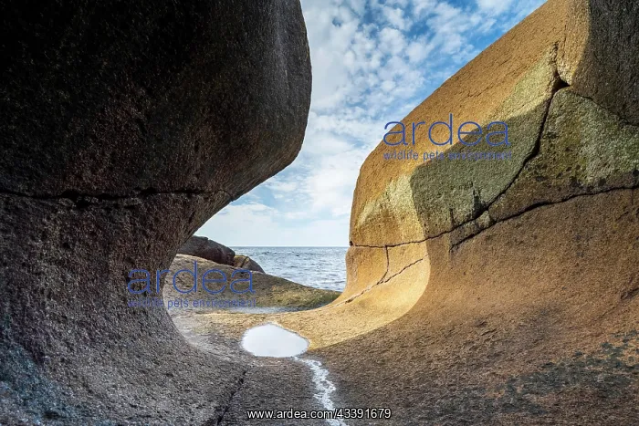 : Nesv gh lo rock formation, cave on the coast, Sokndal : Nesv gh lo rock formation, cave on the coast, Sokndal