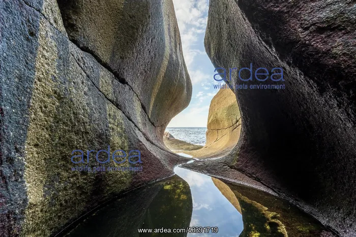 : Nesv gh lo rock formation, cave on the coast, Sokndal : Nesv gh lo rock formation, cave on the coast, Sokndal