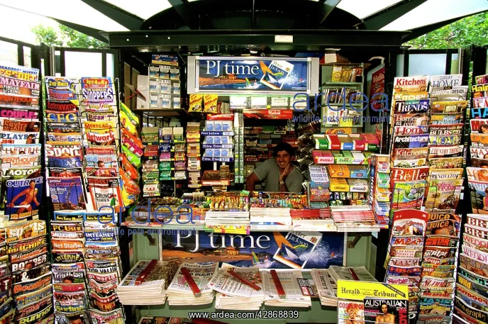 : Newsagency, Collins Street Melbourne : Newsagency, Collins Street Melbourne