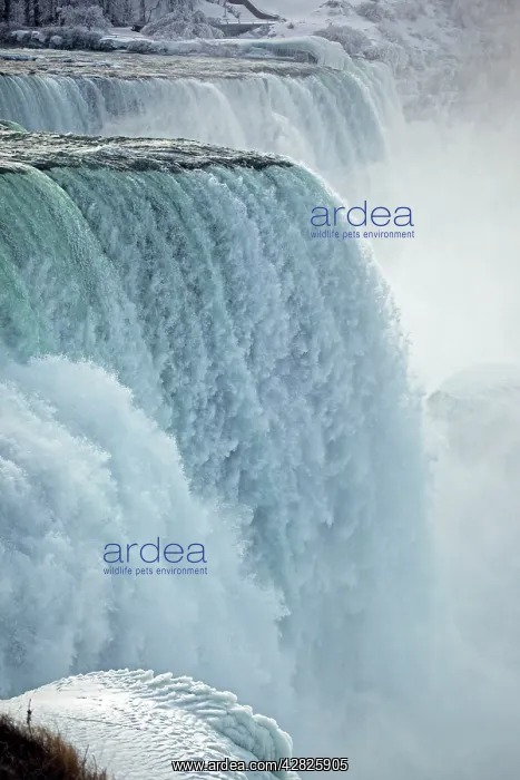 : Niagara Falls - Close-up in winter of water cascading : Niagara Falls - Close-up in winter of water cascading