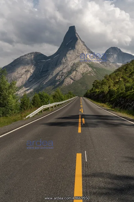 : Norway, Narvik. Road leads toward Stetind Mountain. ic Don : Norway, Narvik. Road leads toward Stetind Mountain. ic Don