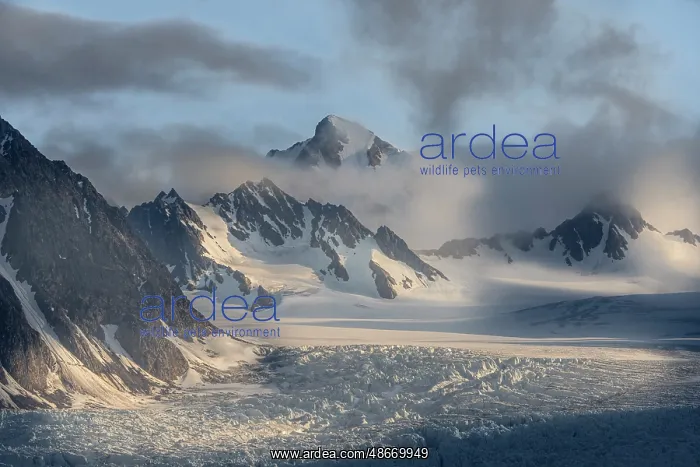 : Norway, Svalbard. Monacobreen Glacier ends in Arctic Ocean : Norway, Svalbard. Monacobreen Glacier ends in Arctic Ocean