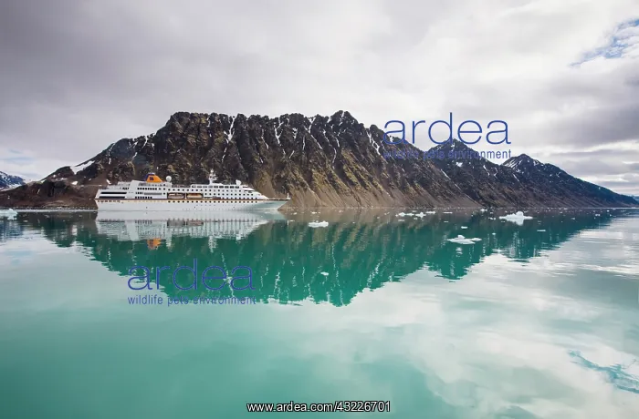 : Norway, Svalbard, Spitsbergen, Cruise Ship : Norway, Svalbard, Spitsbergen, Cruise Ship
