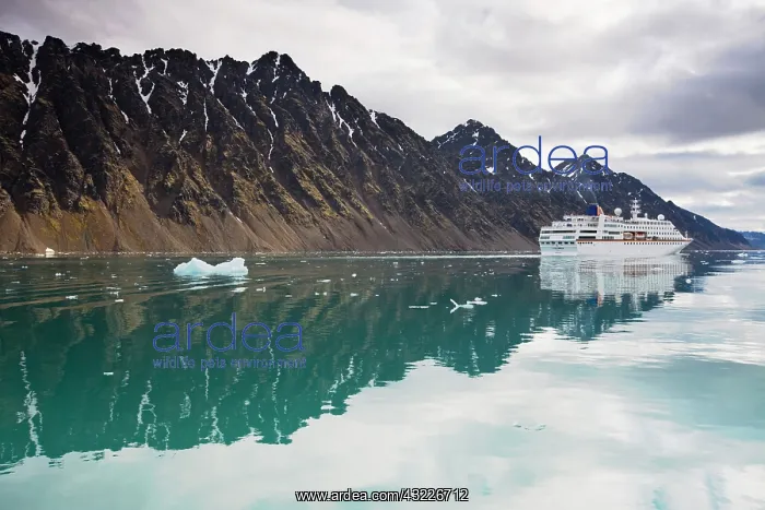: Norway, Svalbard, Spitsbergen, Cruise Ship : Norway, Svalbard, Spitsbergen, Cruise Ship