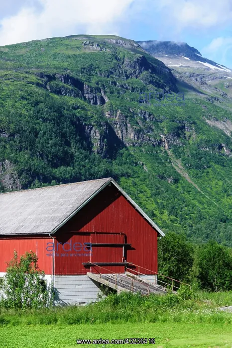 : Norway, Troms, Sordalen. Barn in Mobekken : Norway, Troms, Sordalen. Barn in Mobekken