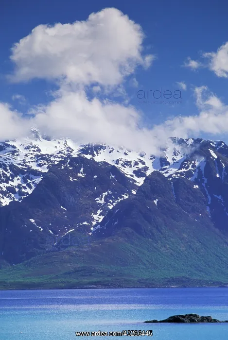 : Norway, Vesteralen Islands, Kleiva. Mountainscape : Norway, Vesteralen Islands, Kleiva. Mountainscape