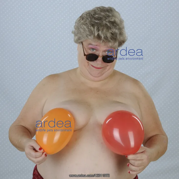  : NUDE Large lady holding balloons