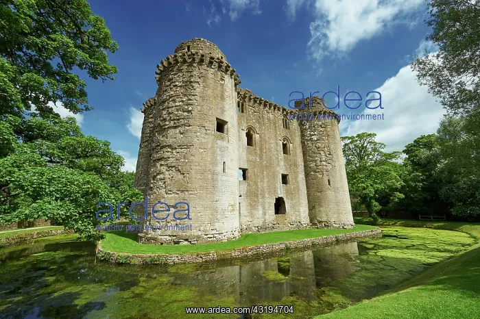  : Nunney Castle built in the 1370s by Sir John de