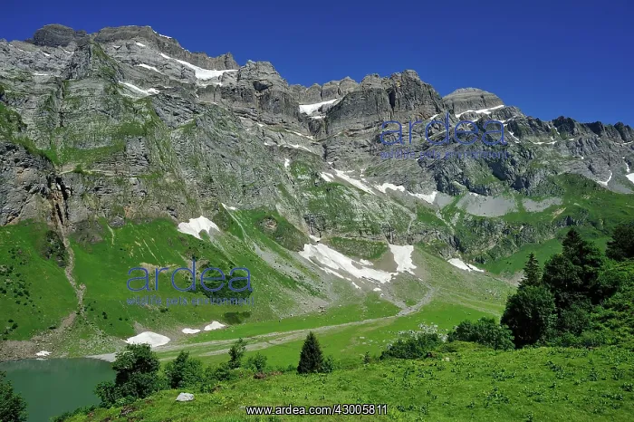  : Oberblegisee Mountain Lake