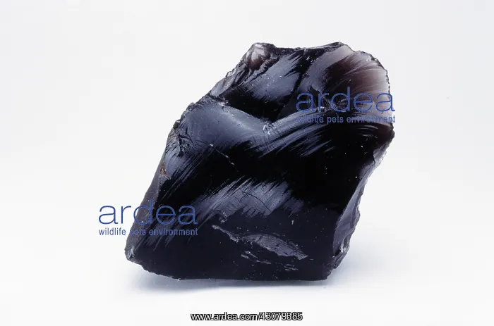 : Obsidian, an igneous rock : Obsidian, an igneous rock