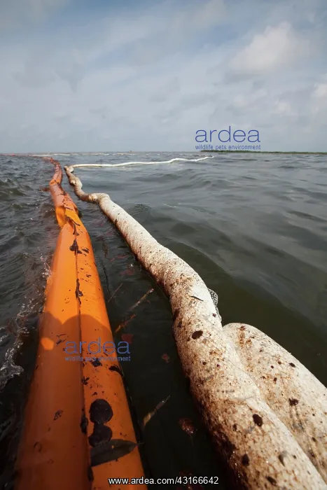  : Oil Containment Booms